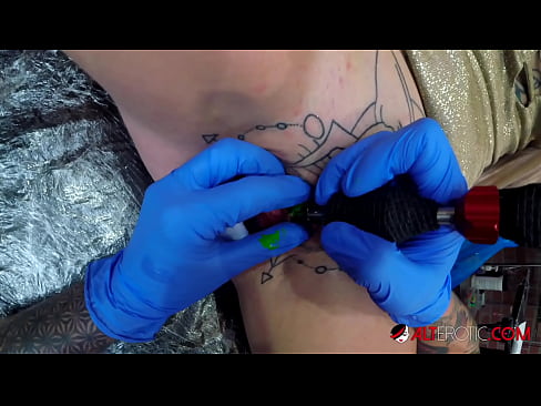❤️ Ekstreme tatuita varmulo Sully Savage ricevis tatuon sur sia klitoro ❤❌ Rusia porno ĉe ni % eo.osagoassist.ru% ﹏